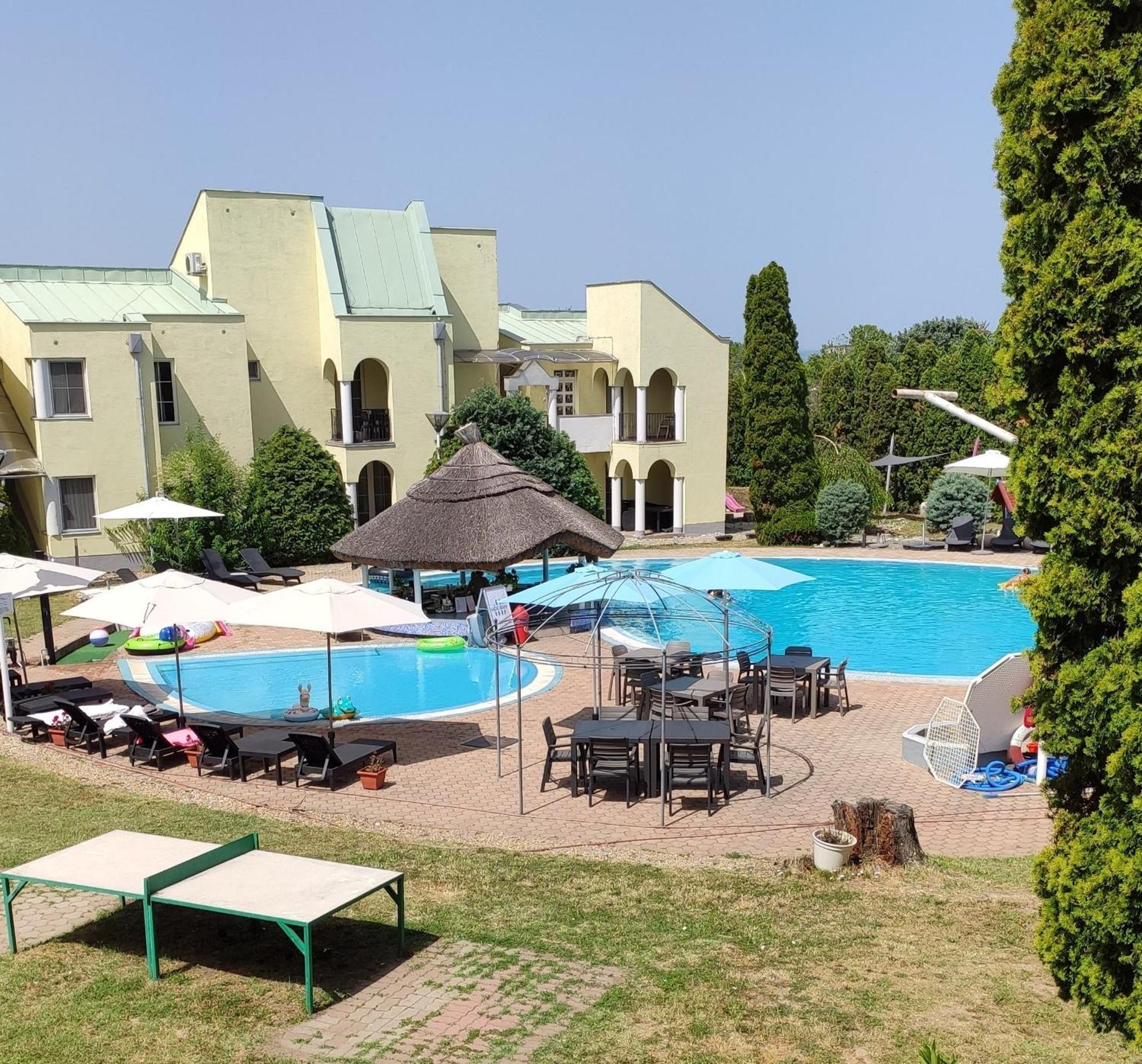 Helena Studio Apartman Siofok Luaran gambar